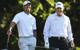 does tiger woods chew tobacco Why is Tiger Woods chewing gum at the 2023 Masters?