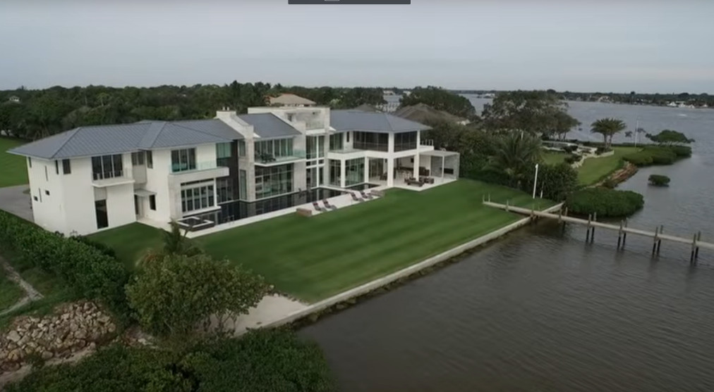 Photo: house/residence of the hot 0.5 million earning Florida, United States-resident
