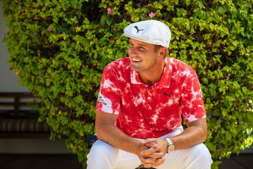What kind of hat does Bryson DeChambeau wear when playing golf?