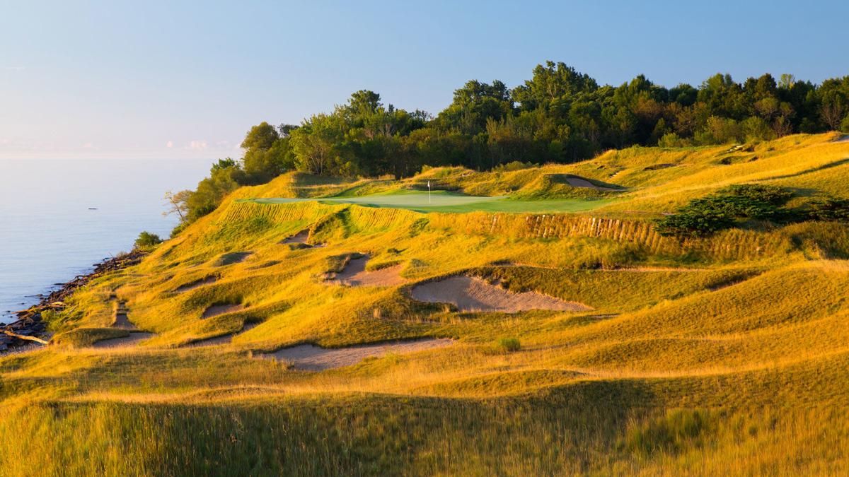 How much does it cost to play Whistling Straits Golf Course?