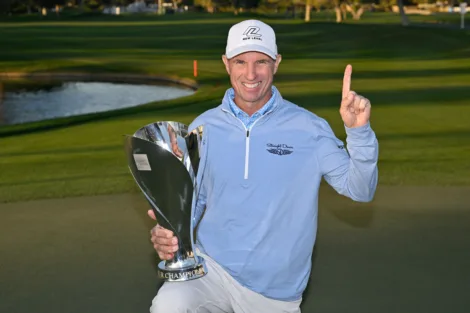 A photo of golfer Steven Alker